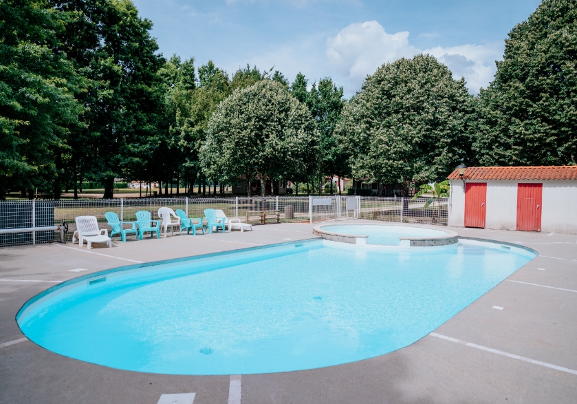 Piscine camping sainte cécile