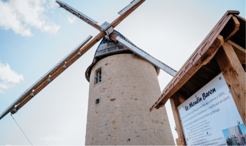 La coline du moulin des bois